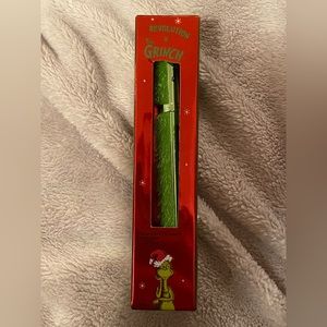 Revolution x the grinch black eyeliner 💚❤️